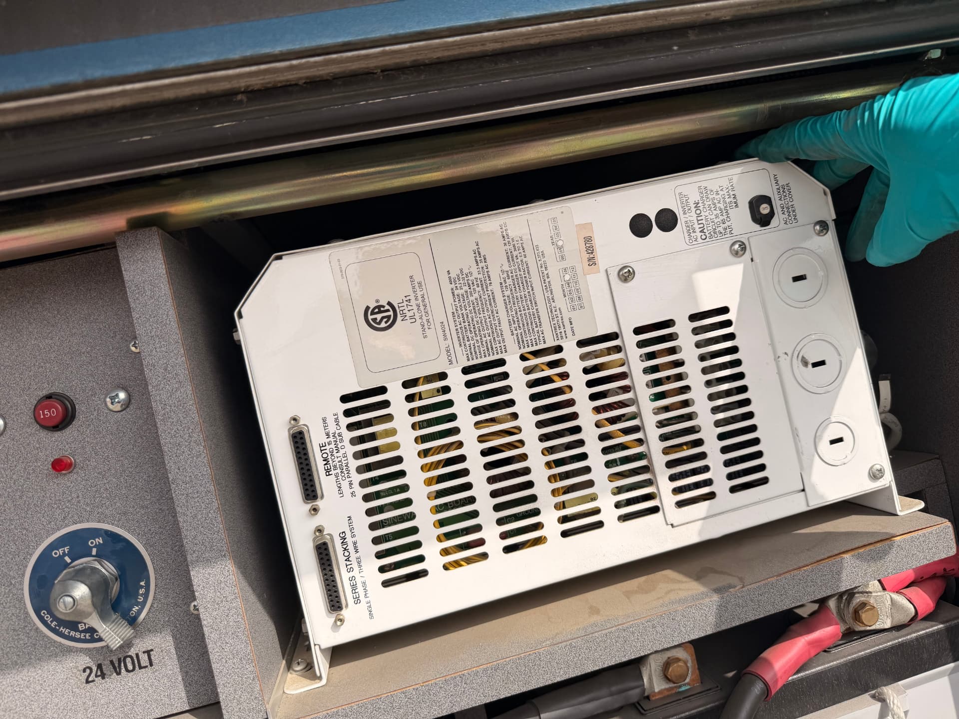 Inverter / charger
